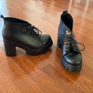 Perfect condition - platform shoes.